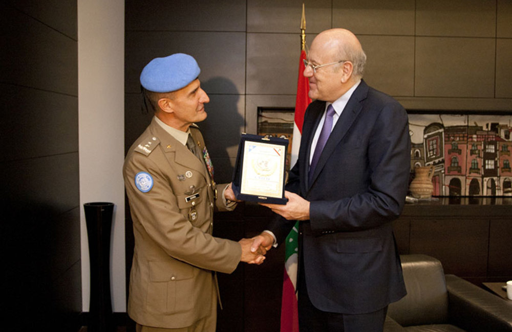 UNIFIL Head of Mission Major General Paolo Serra presents a plaque to former Lebanese Prime Minister Najib Mikati.