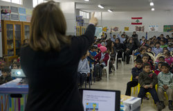 Kunhadi raising awareness with UNIFIL 