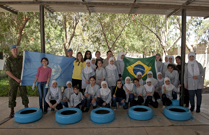 Painted tires exhibited in Tyre school | UNIFIL