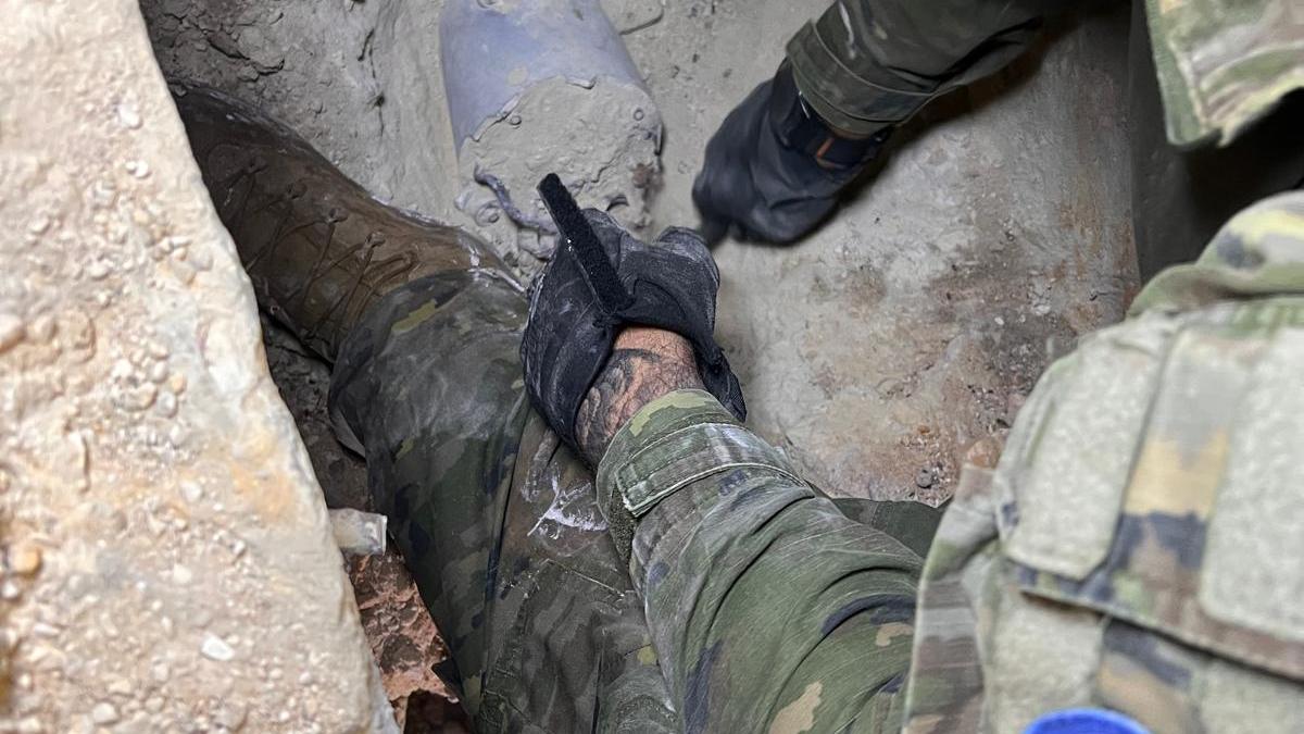 Peacekeepers support LAF in removing UXOs