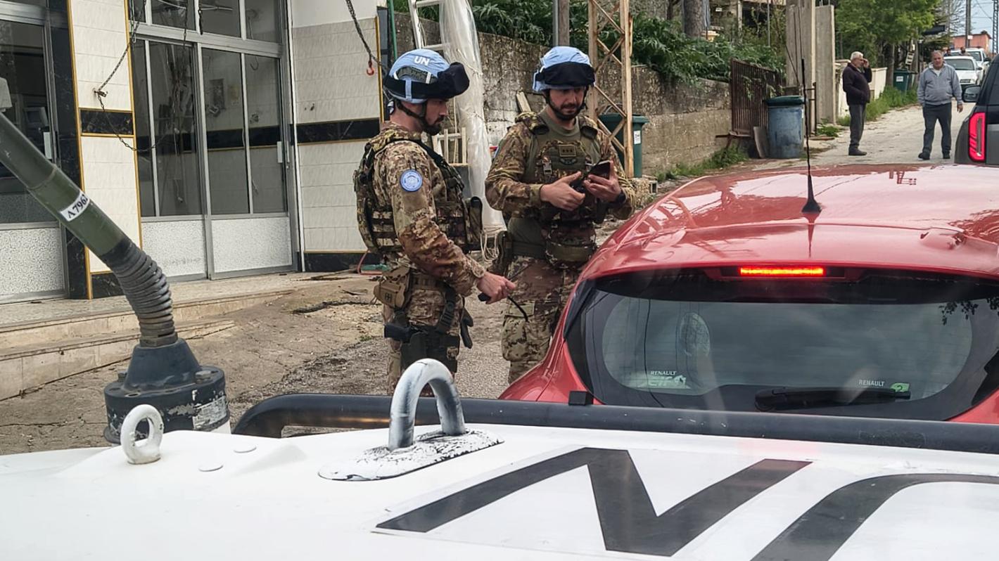 italian peacekeepers escort displaced persons from Debel 2