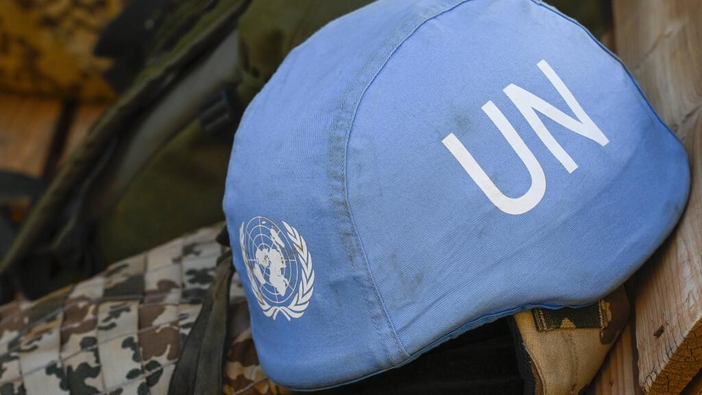 Un Casque bleu de l'ONU