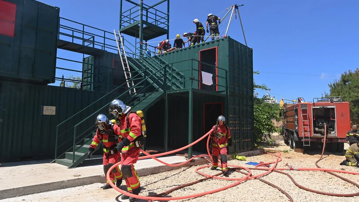 Civil defense firefighters train with French peacekeepers