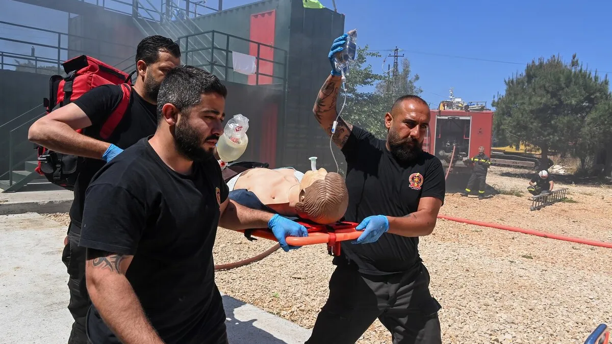 Civil defense firefighters train with French peacekeepers