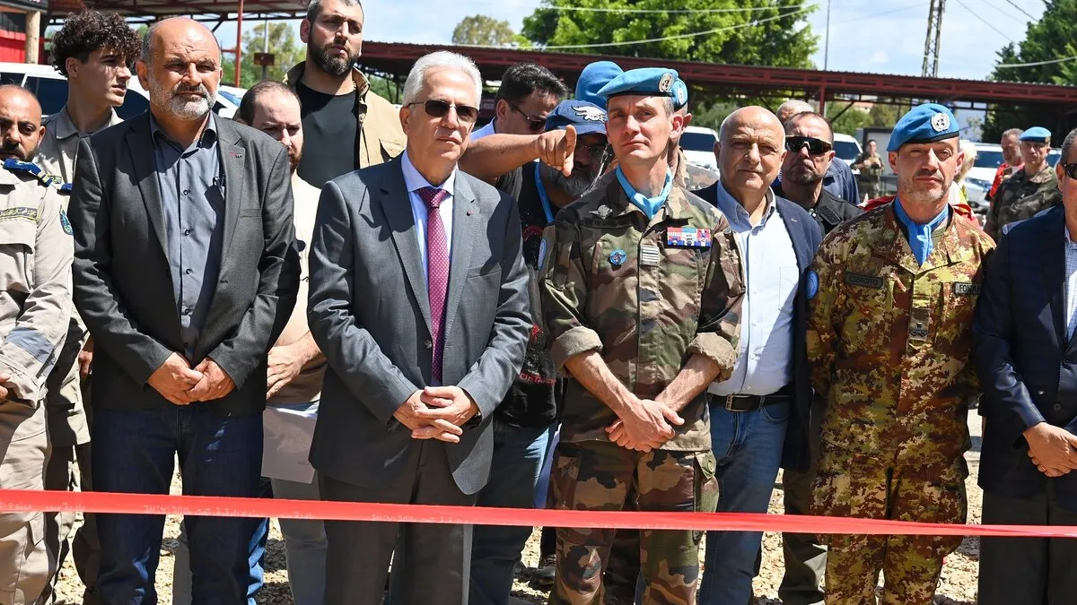 Civil defense firefighters train with French peacekeepers