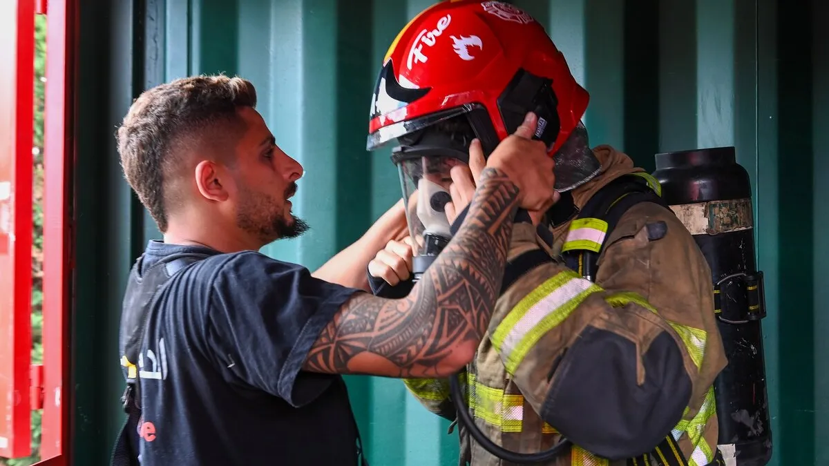 Civil defense firefighters train with French peacekeepers