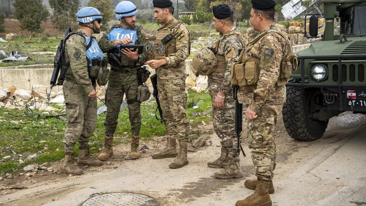 Spanish peacekeepers remove major road obstacles near Khiam
