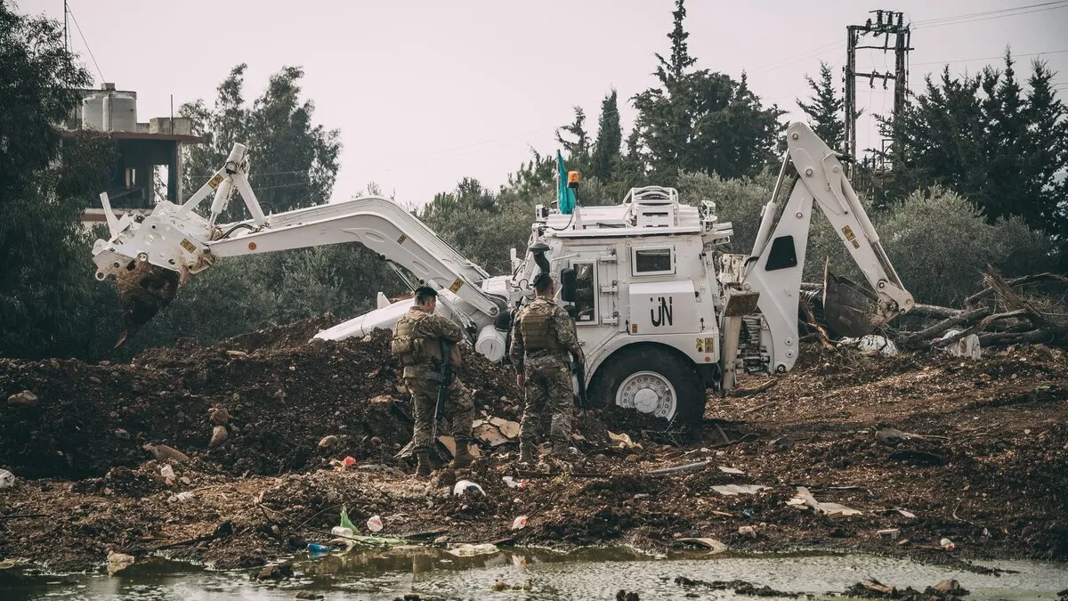 Spanish peacekeepers remove major road obstacles near Khiam