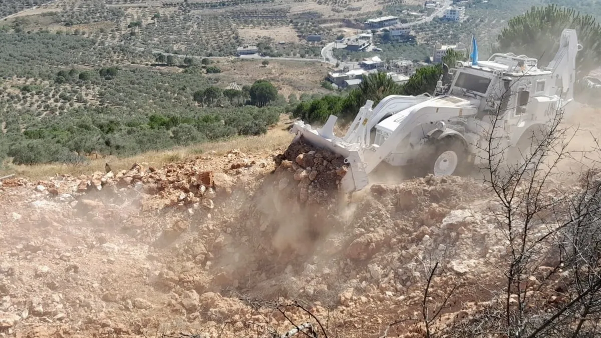 Peacekeepers continue clearing roadblocks, helping local civilians