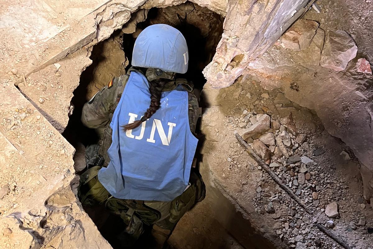 Peacekeepers support LAF in removing UXOs