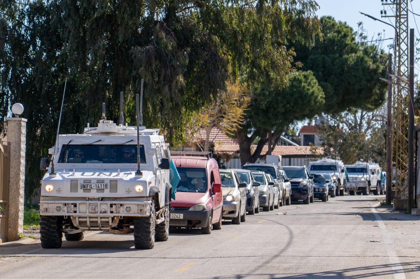UNIFIL peacekeepers move with civilians on the way to safety