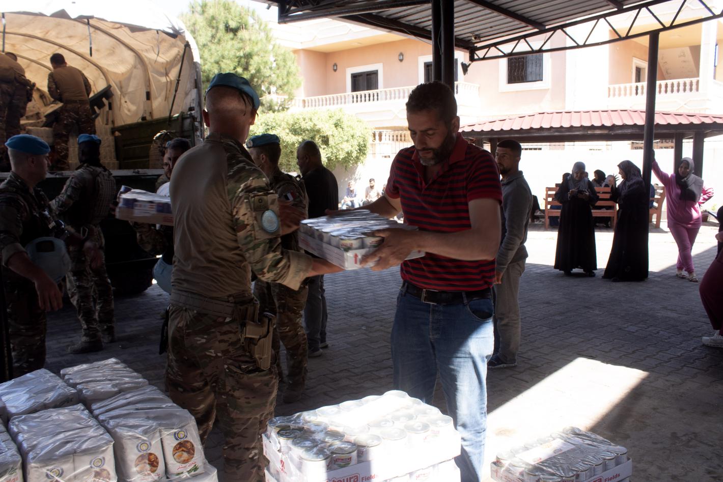 UNIFIL supports displaced families 02