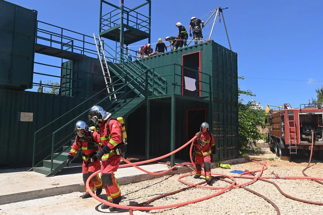 Civil defense firefighters train with French peacekeepers