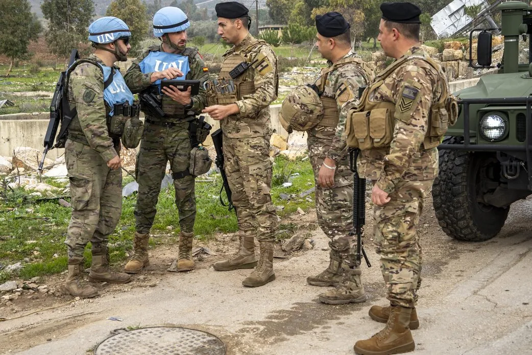 Spanish peacekeepers remove major road obstacles near Khiam