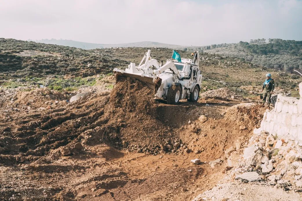 Spanish peacekeepers remove major road obstacles near Khiam