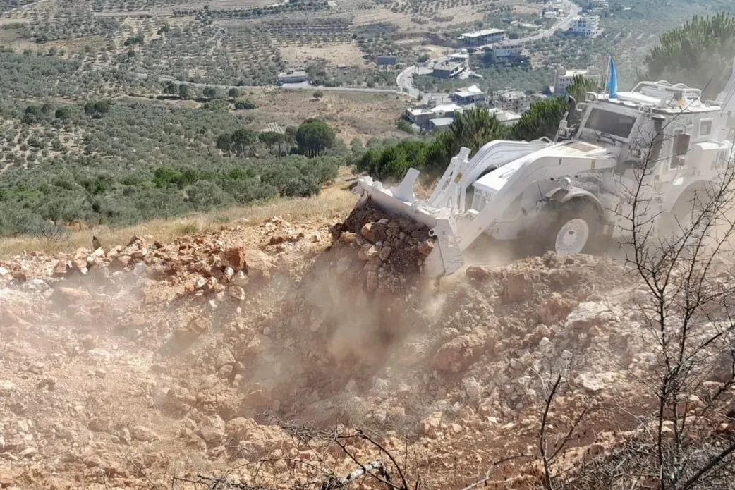 Peacekeepers continue clearing roadblocks, helping local civilians