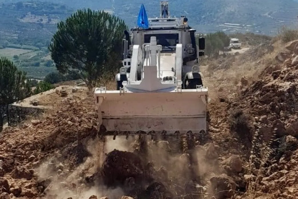 Peacekeepers continue clearing roadblocks, helping local civilians