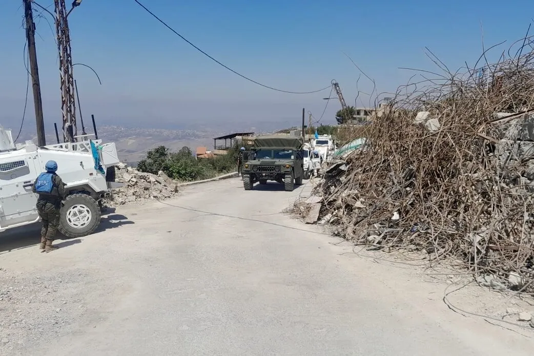Peacekeepers continue clearing roadblocks, helping local civilians