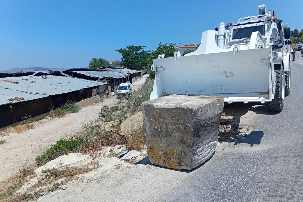 Peacekeepers continue clearing roadblocks, helping local civilians