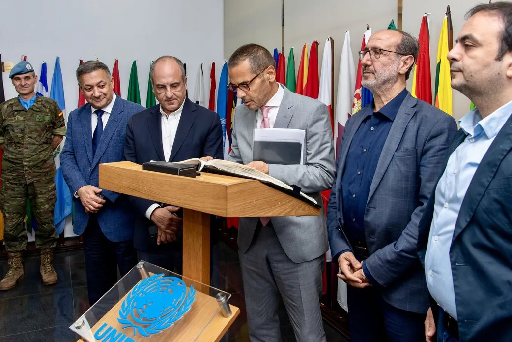 In visit to UNIFIL headquarters, Lebanon’s parliamentary committee head reaffirms commitment to resolution 1701