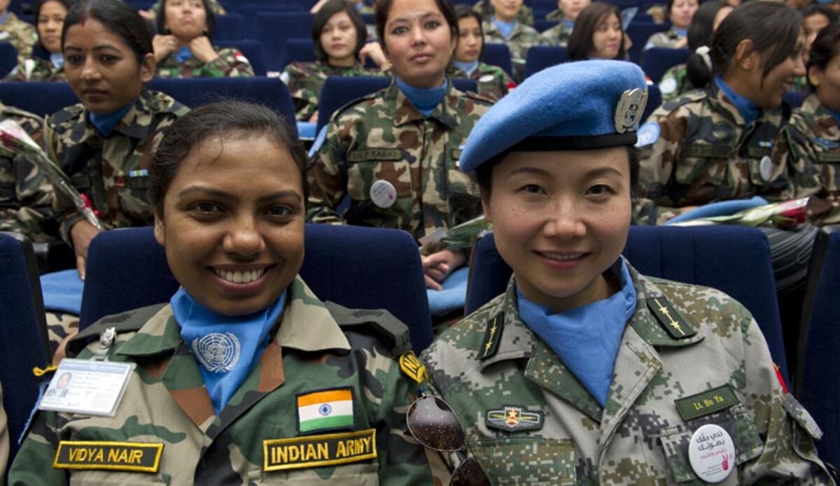 Малайзия непал. Женщины Китая в ООН. Индонезия девушки ООН полиция. ООН Военная девушка. Women Peacekeepers.