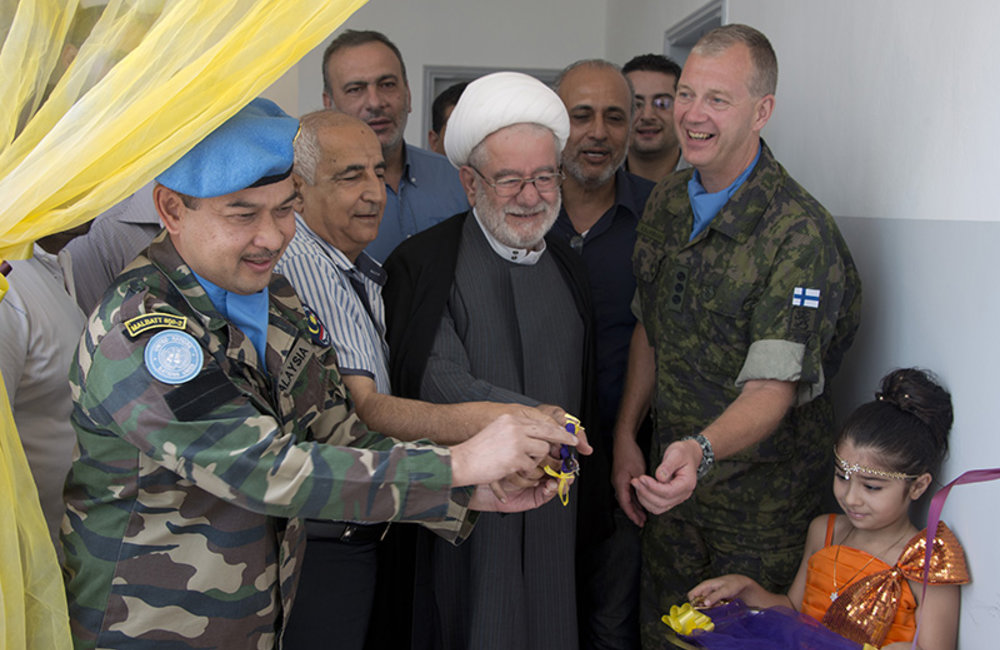 Lt.Col Zunaidi Hassan, the deputy commander of the Malaysian Battalion, Dr. Hassan Ezzeddine, the Mayor of Barish, Sheikh Hussein Darwish, The Imam of Barish, and Col. Patrick Kajanmaa, UNIFIL deputy commander of sector west, cut the ribbon to inaugurate the public library in the municipality of Barish.