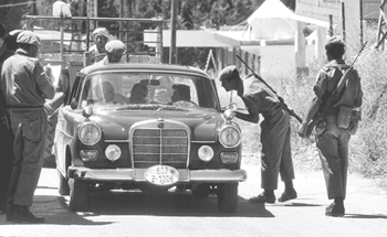 جنود حفظ السلام في الكتيبة الفيجية على نقطة تفتيش في القليلة - ١ ايار ١٩٨٠