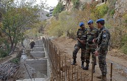 UNIFIL peacekeepers oversee the early stage of the construction of the bridge at Shab’a.