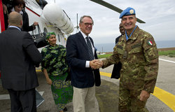 UN Deputy Secretary-General Jan Eliasson welcomed to UNIFIL HQ by Force Commander Major-General Paolo Serra.